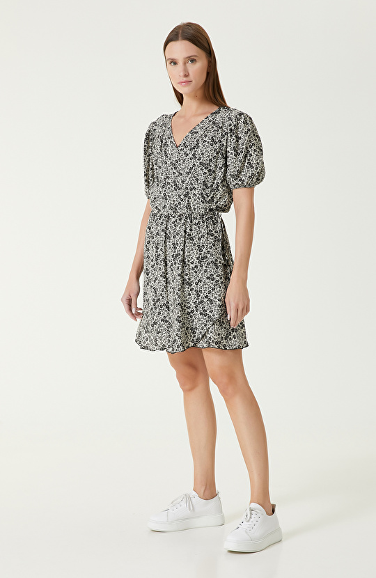 Siyah Beyaz Çiçekli Elbise