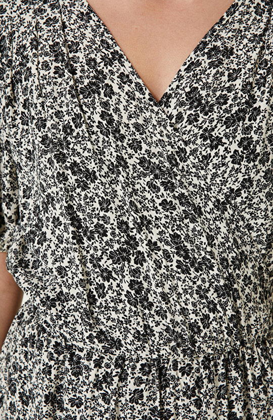 Siyah Beyaz Çiçekli Elbise