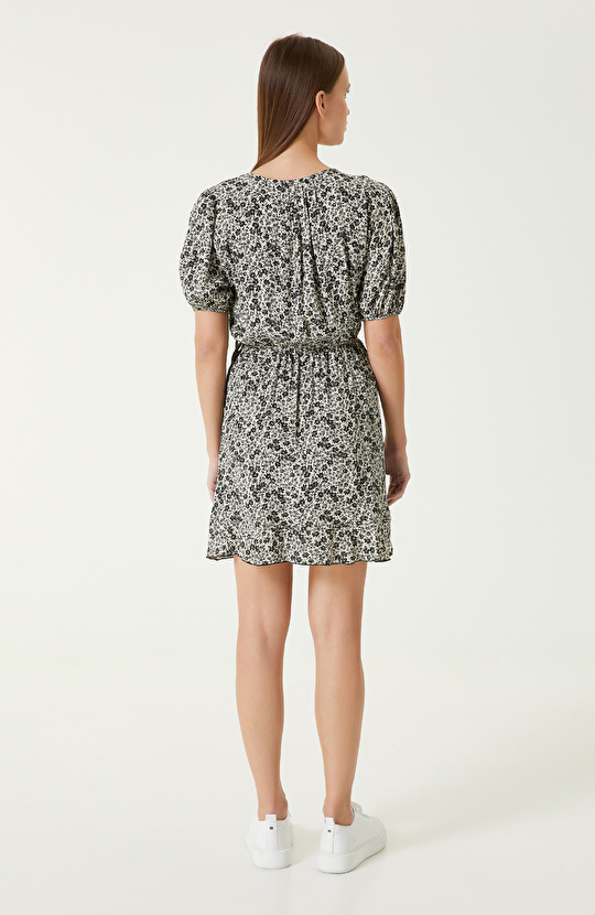 Siyah Beyaz Çiçekli Elbise