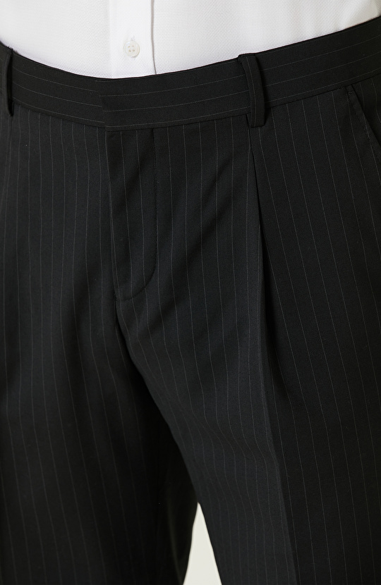 Siyah Yün Karışımlı Kruvaze Çift Yırtmaç Takım Elbise