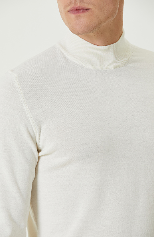 Ekru Yarım Balıkçı Yün Karışımlı Triko Kazak