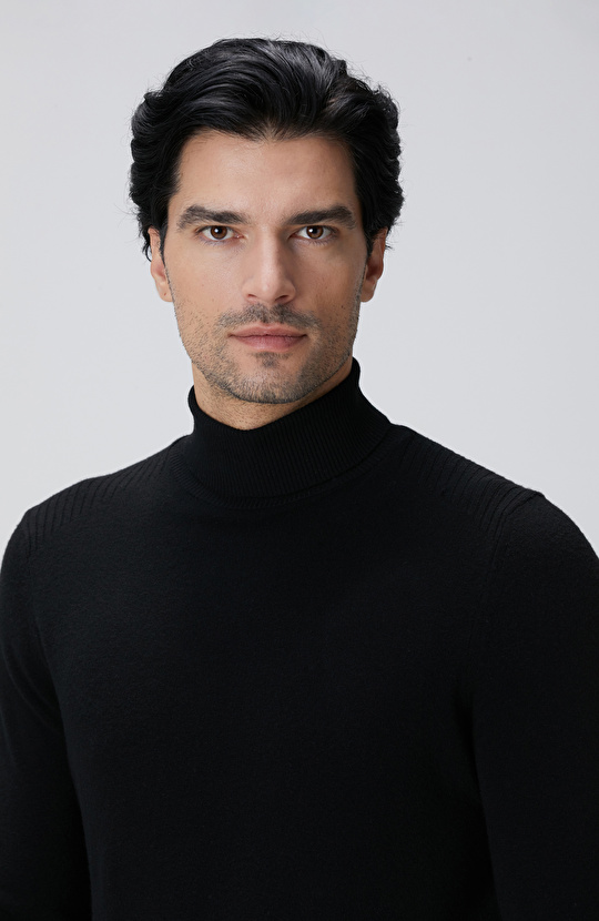 Siyah Balıkçı Yaka Triko Kazak