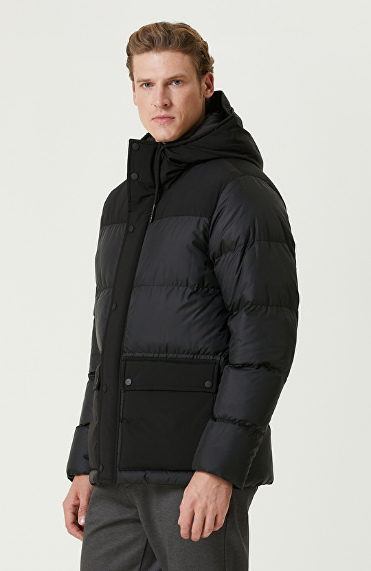 Siyah Kapitoneli Mont