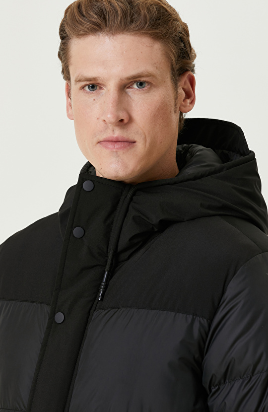 Siyah Kapitoneli Mont