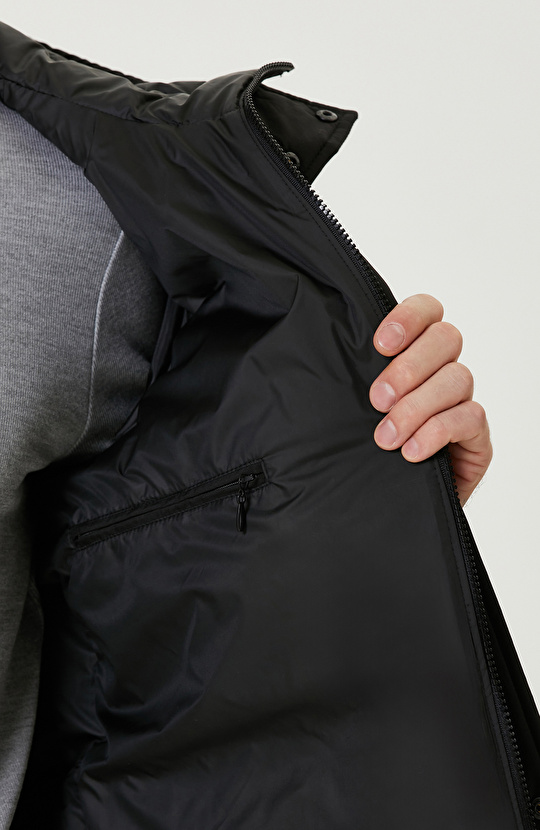 Siyah Kapitoneli Mont