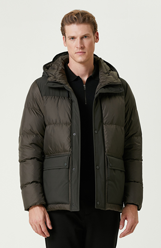 Haki Kapitoneli Mont Haki Kapitoneli Mont