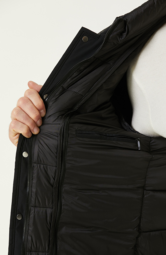 Siyah Çıkma Mostralı Puffer Coat Ceket