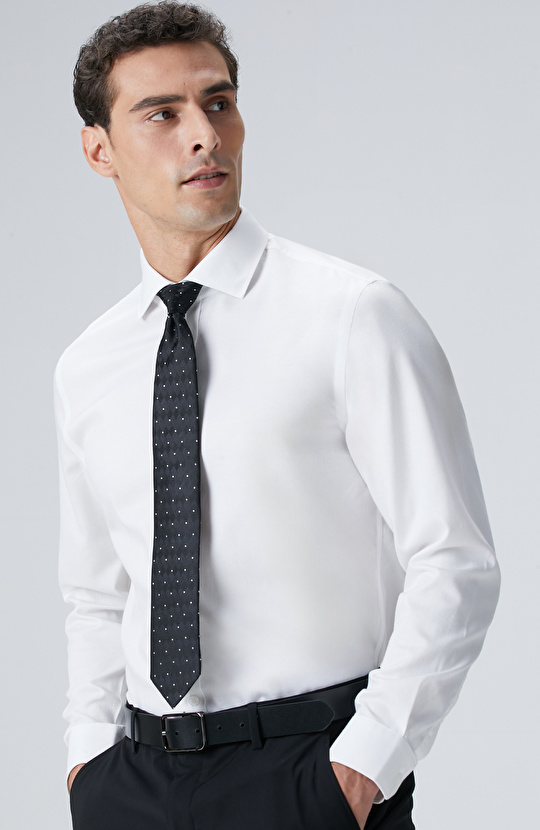 Beyaz Non-Iron Jakarlı Gömlek