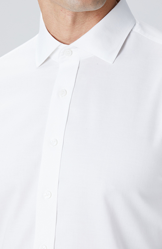 Beyaz Non-Iron Jakarlı Gömlek