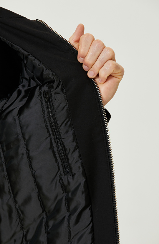 Siyah İçi Kapitoneli Mont