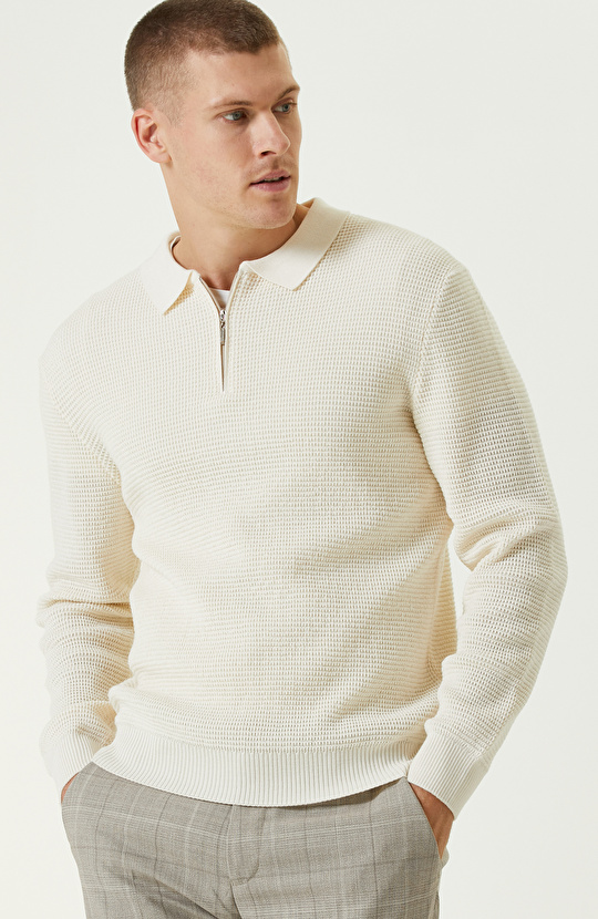 Kırık Beyaz Yün Karışımlı Polo Yaka Fermuarlı Triko Kazak