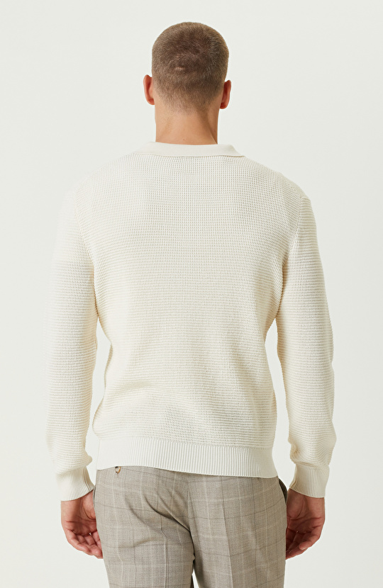 Kırık Beyaz Yün Karışımlı Polo Yaka Fermuarlı Triko Kazak