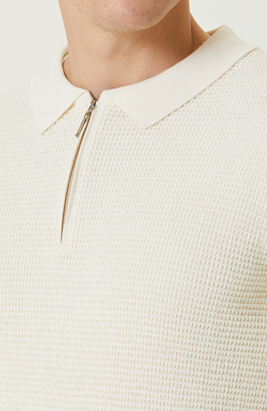 Kırık Beyaz Yün Karışımlı Polo Yaka Fermuarlı Triko Kazak