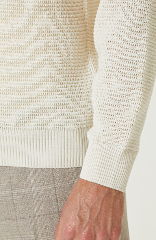 Kırık Beyaz Yün Karışımlı Polo Yaka Fermuarlı Triko Kazak