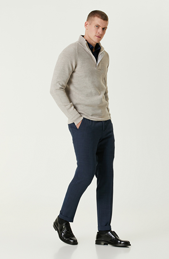 Bej Dik Yaka Fermuarlı Triko Kazak