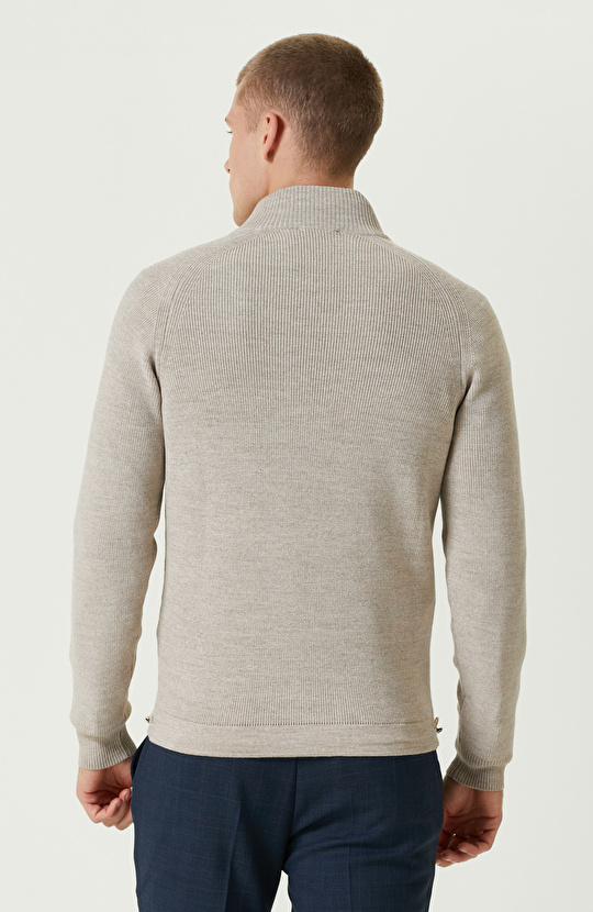 Bej Dik Yaka Fermuarlı Triko Kazak