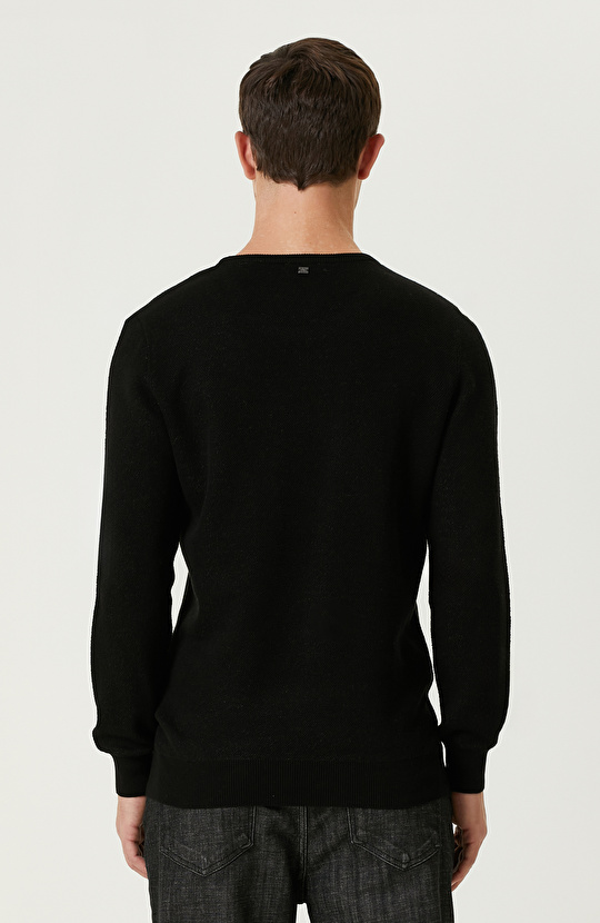 Siyah Punch Detaylı Kazak