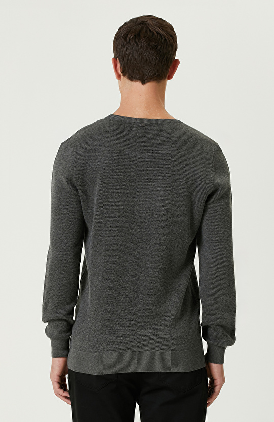 Koyu Gri Punch Detaylı Kazak