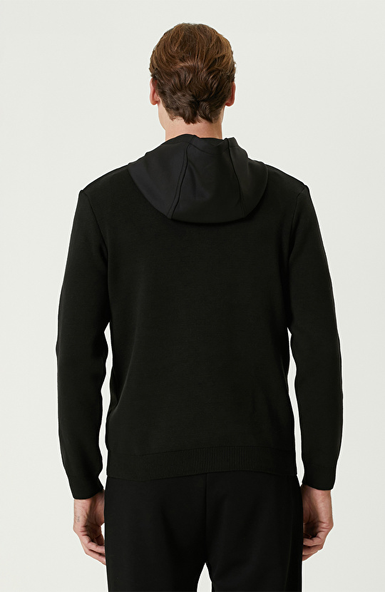 Siyah Kapüşonlu Kazak