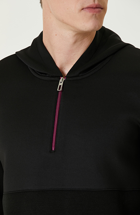 Siyah Kapüşonlu Kazak