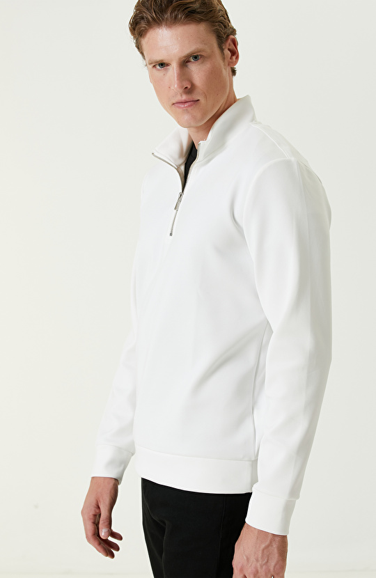 Kırık Beyaz Sweatshirt