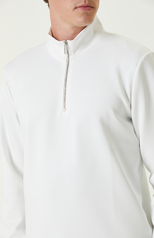 Kırık Beyaz Sweatshirt