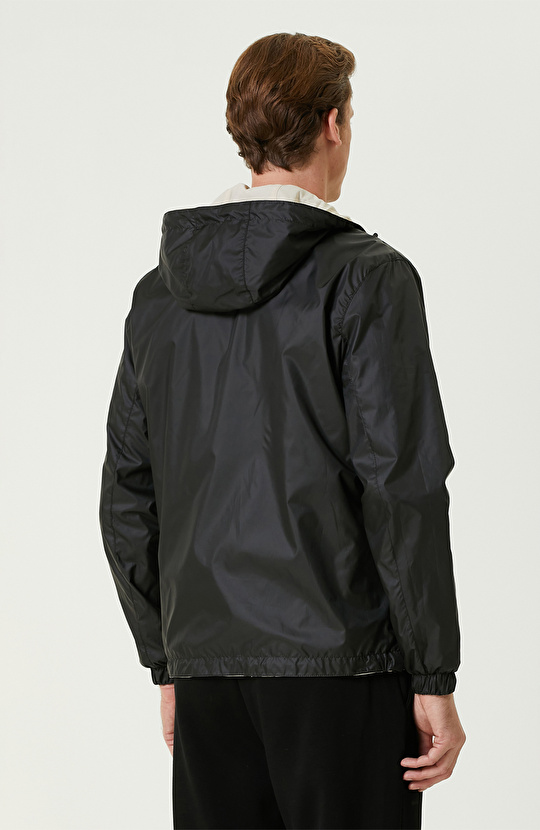 Siyah Beyaz Kapüşonlu Çift Taraflı Mont