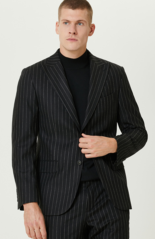 Siyah Yün Karışımlı Çift Yırtmaç Takım Elbise