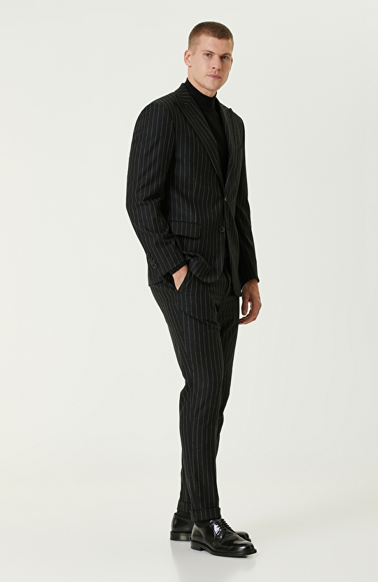 Siyah Yün Karışımlı Çift Yırtmaç Takım Elbise