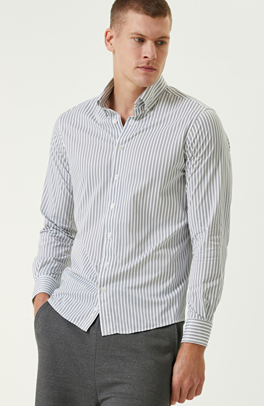 Siyah Beyaz Çizgili Gömlek