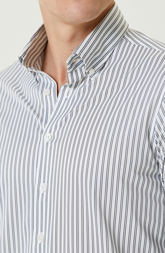 Siyah Beyaz Çizgili Gömlek