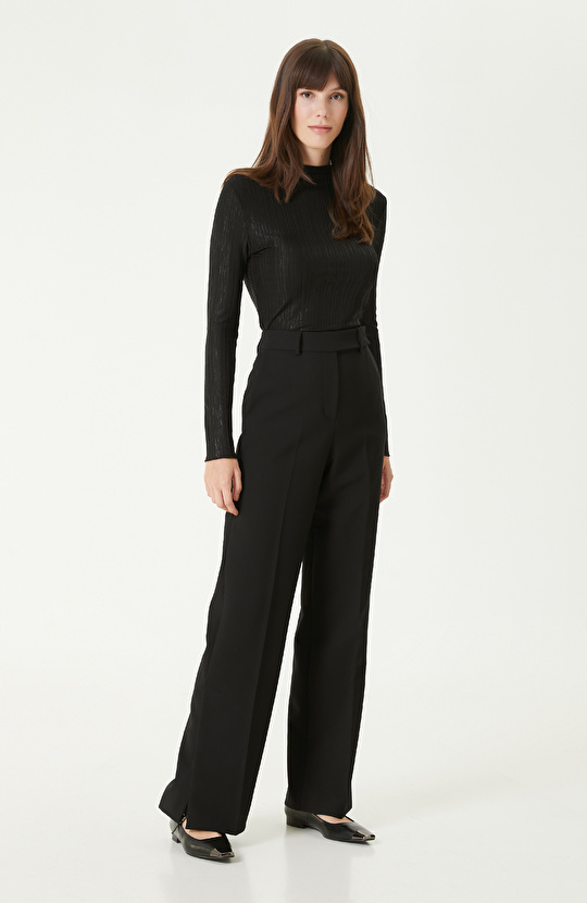 Siyah Dik Yaka Örme Bluz