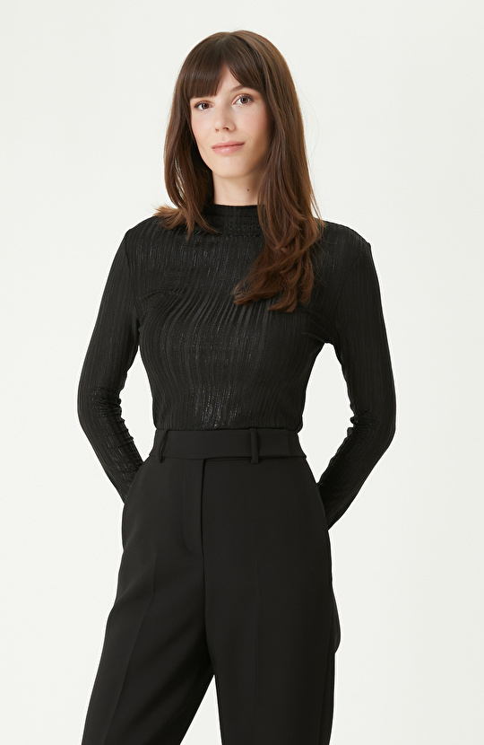 Siyah Dik Yaka Örme Bluz