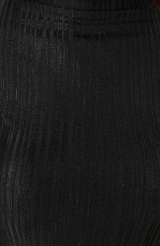 Siyah Dik Yaka Örme Bluz