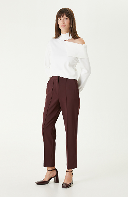 Kırık Beyaz Omuz Detaylı Triko Kazak