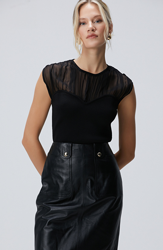 Siyah Tül Detaylı Triko