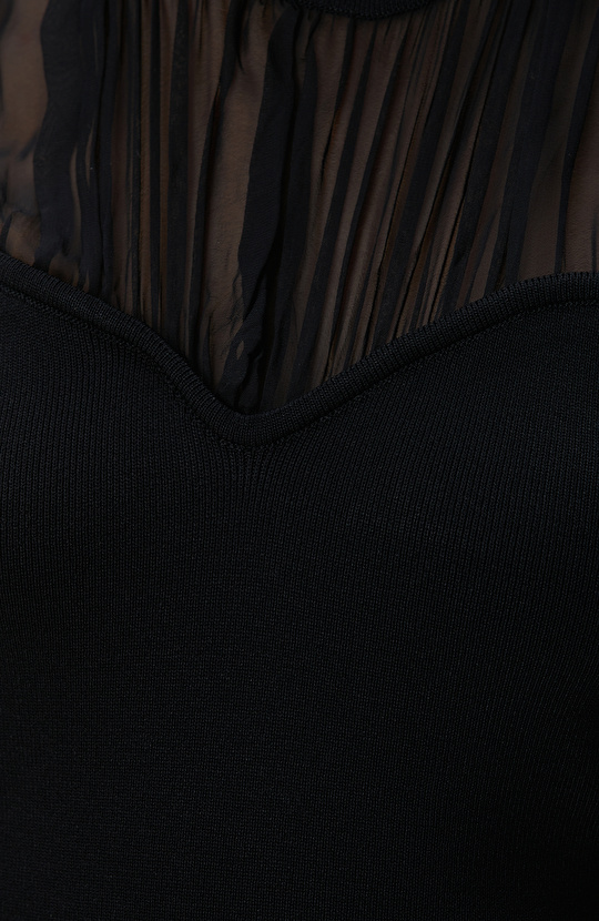 Siyah Tül Detaylı Triko