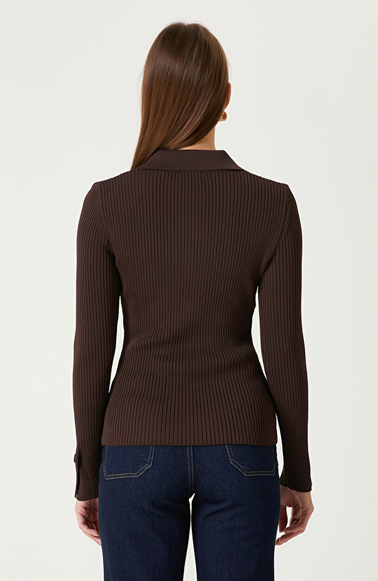 Kahverengi Düğme Detaylı Triko Kazak