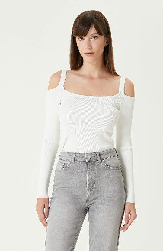 Kırık Beyaz Omuz Detaylı Triko Kazak Kırık Beyaz Omuz Detaylı Triko Kazak