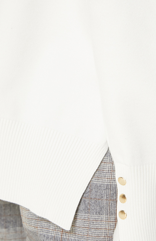 Kırık Beyaz Düğme Detaylı Balıkçı Yaka Basıc Triko Kazak