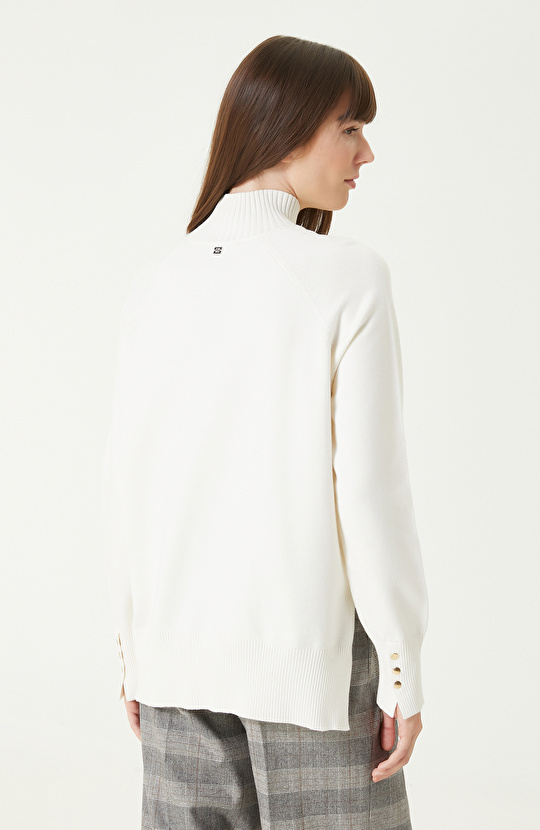 Kırık Beyaz Düğme Detaylı Balıkçı Yaka Basıc Triko Kazak