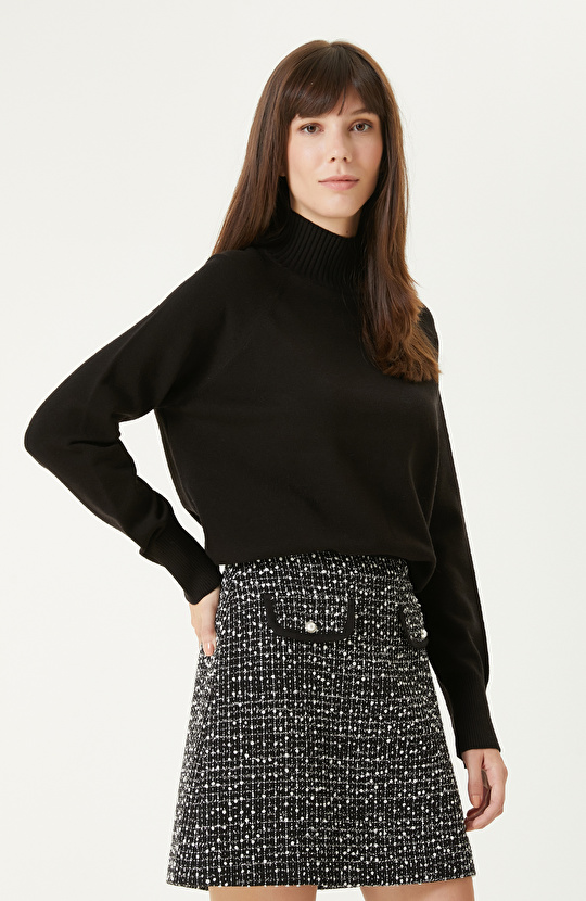 Siyah Düğme Detaylı Balıkçı Yaka Basıc Triko Kazak