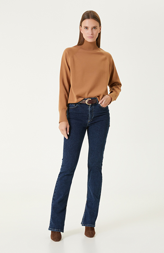 Bej Düğme Detaylı Balıkçı Yaka Basıc Triko Kazak