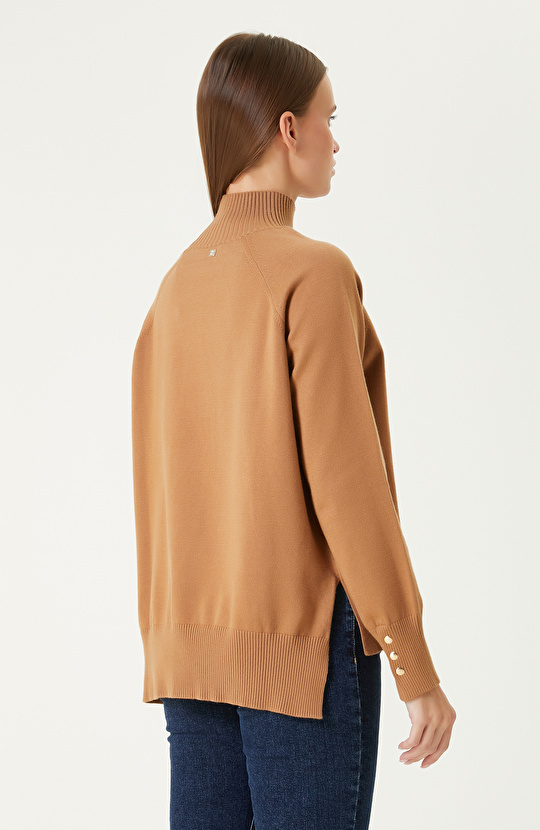 Bej Düğme Detaylı Balıkçı Yaka Basıc Triko Kazak