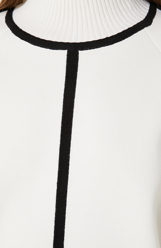 Kırık Beyaz Biye Detaylı Triko Kazak