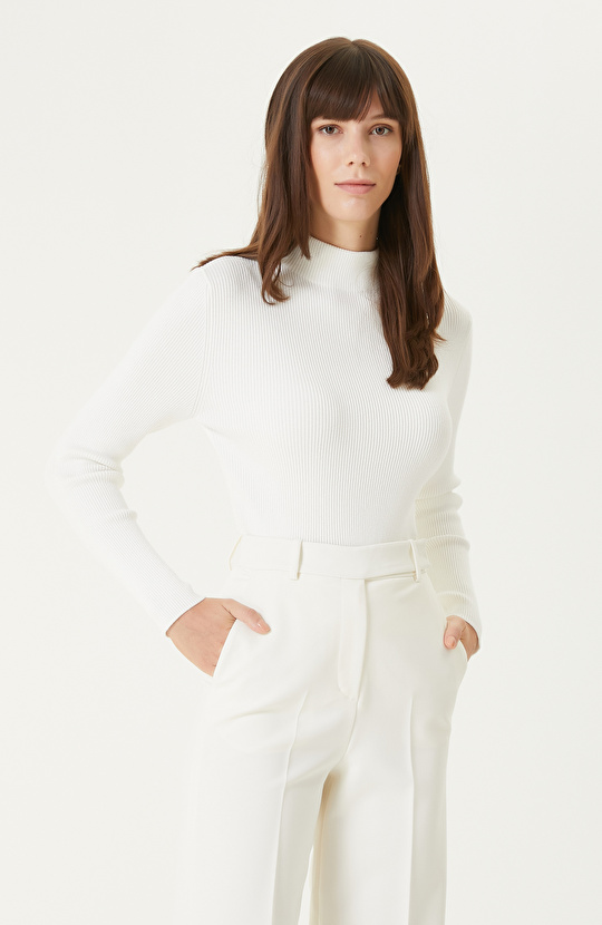 Kırık Beyaz Dik Yaka  Basıc Triko Kazak