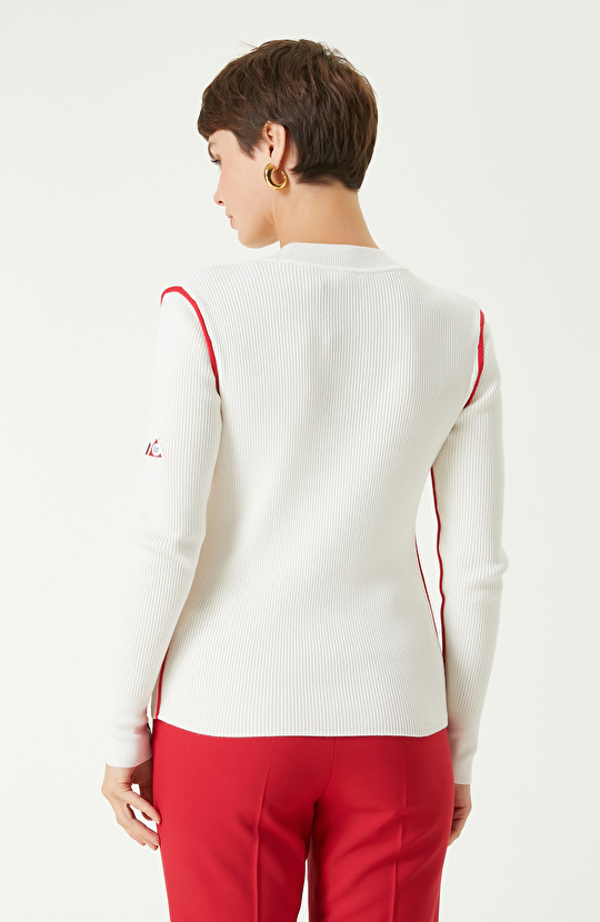 Beyaz Renkli Biye Detaylı Triko Kazak