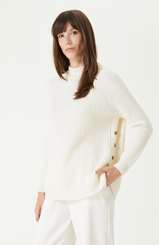 Kırık Beyaz Yün Karışımlı Düğme Detaylı  Triko Kazak