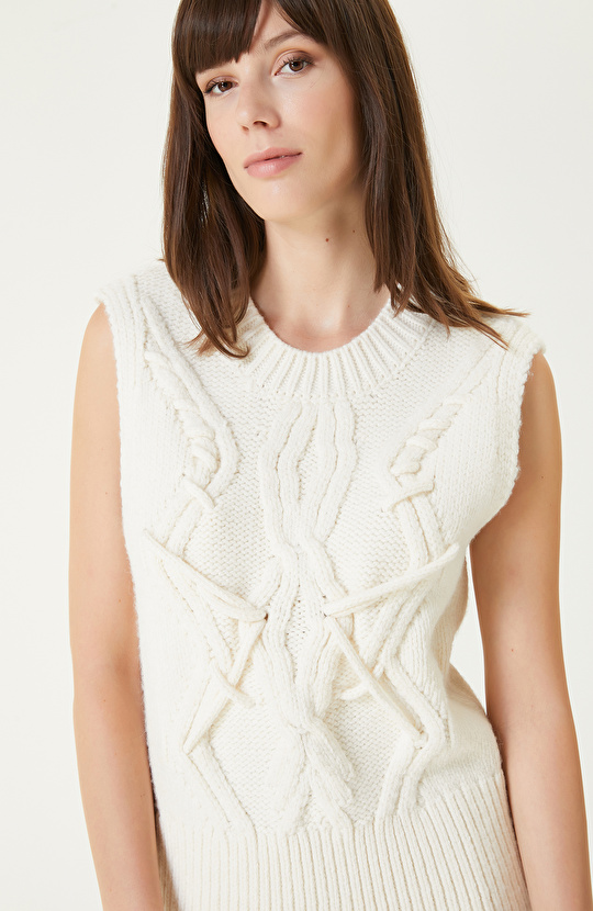 Kırık Beyaz Saç Örgülü Süveter