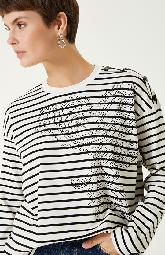 Beyaz Siyah Çizgili Uzun Kol Tshırt